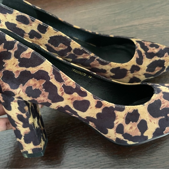 Leopard print suede block heels - Picture 9 of 10